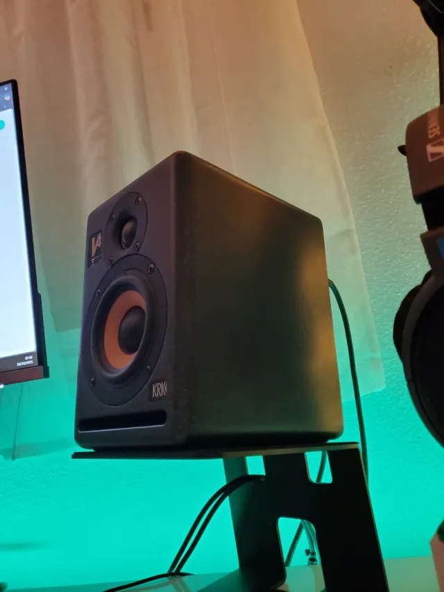 KRK V4 S2 Monitores de Estudio
