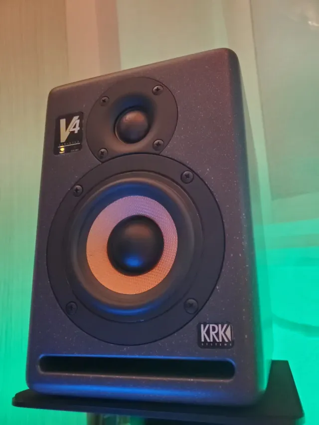 KRK V4 S2 Monitores de Estudio