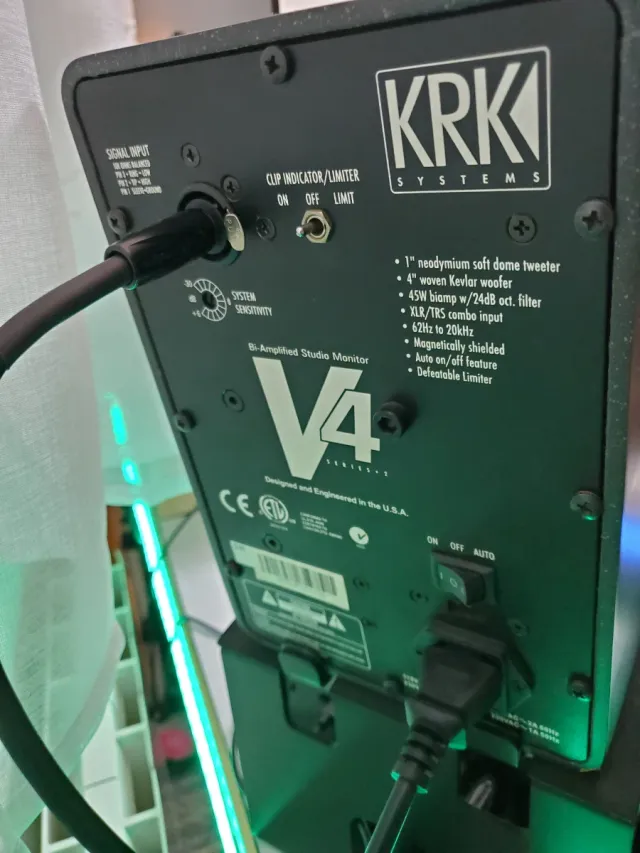 KRK V4 S2 Monitores de Estudio