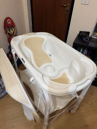 Fasciatoio con vaschetta bagnetto