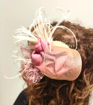 Tocado de fiesta mujer blanco y rosa