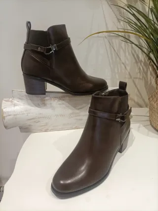 Botines de tacón marrones