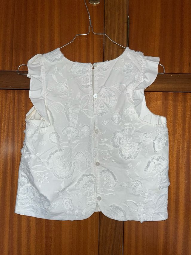 Conjunto Top Blanco Bordado y Shorts Mostaza lino