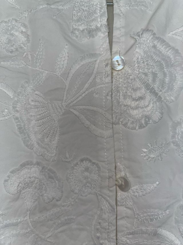 Conjunto Top Blanco Bordado y Shorts Mostaza lino