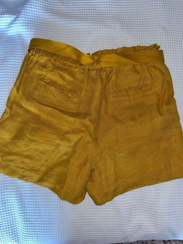 Conjunto Top Blanco Bordado y Shorts Mostaza lino