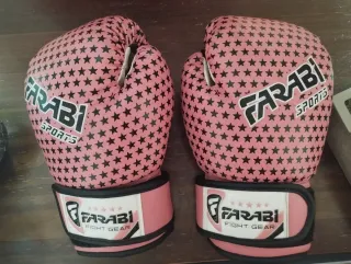 Guantes de boxeo rosa con estrellas