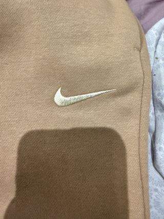 Pantalón chándal Nike beige