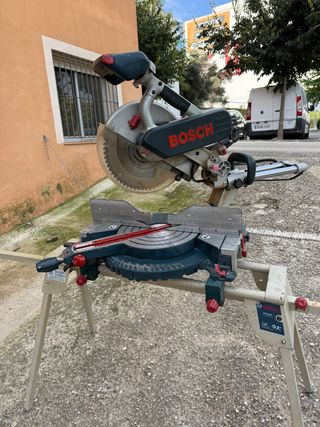 Ingletadora Bosch Profesional. 
Hoja de 305mm. 