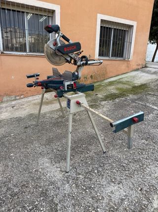 Ingletadora Bosch Profesional. 
Hoja de 305mm. 