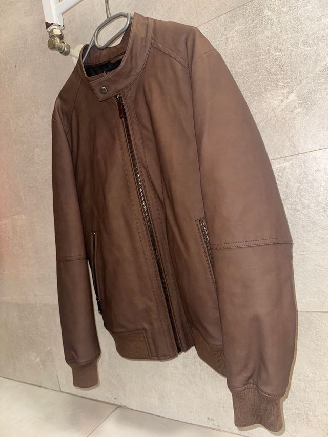 Chaqueta de cuero marrón
