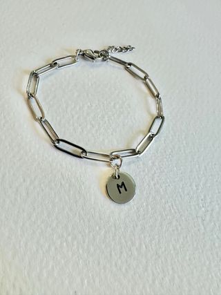 Pulsera de acero con inicial personalizable