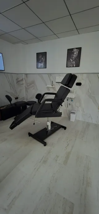 Camilla profesional negra para tatuajes