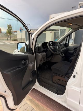 Nissan ElECTRICA NV200 2018. 2 puertas laterales