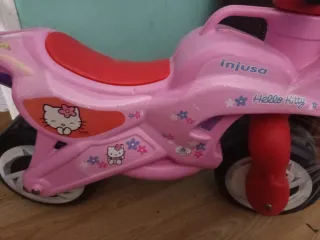 Moto correpasillos rosa Hello Kitty