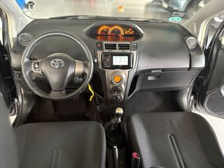 Toyota Yaris 2011 (garantia incluida)
