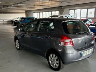 Toyota Yaris 2011 (garantia incluida)
