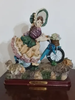 Statuina Resina Bambina con Bicicletta