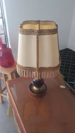 Lámpara de mesa antigua madera y metal