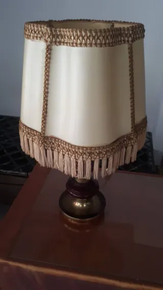 Lámpara de mesa antigua madera y metal