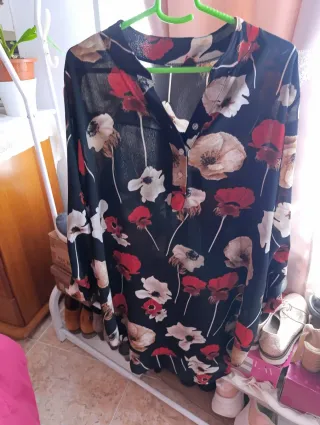 Blusa estampada flores manga larga