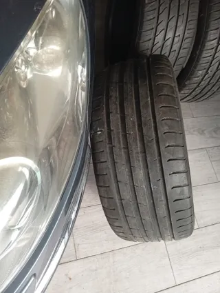 Neumático de coche sólo 1
235/40/18