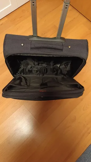 Maletín portátil con ruedas