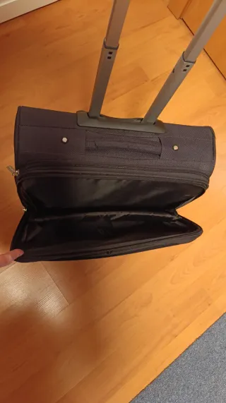 Maletín portátil con ruedas