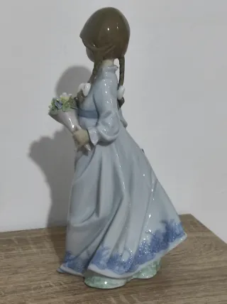 Figura Lladro . Flores a la maestra .