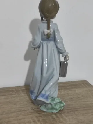 Figura Lladro . Flores a la maestra .