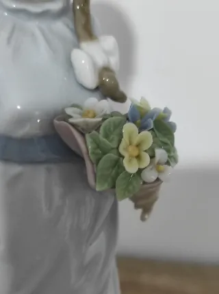 Figura Lladro . Flores a la maestra .
