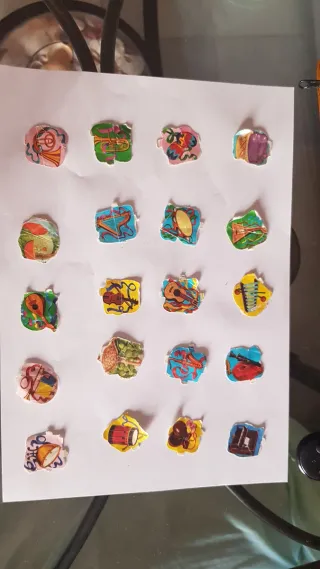 Cromos antiguos de instrumentos musicales y frutas