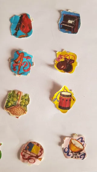 Cromos antiguos de instrumentos musicales y frutas