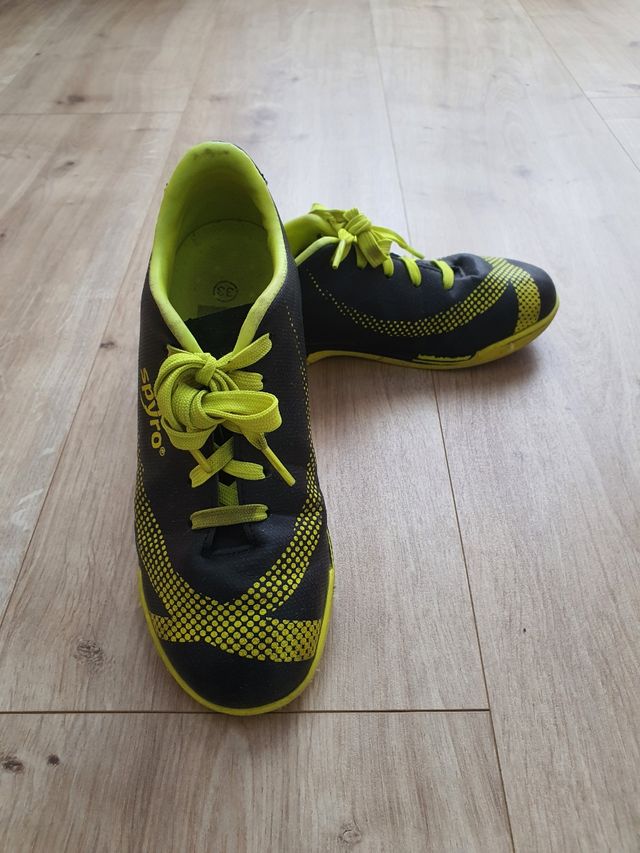 Botas fútbol sala Spiro niño. Talla 33