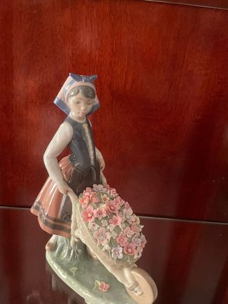 LLADRO Galleguina Carretilla con Flores
