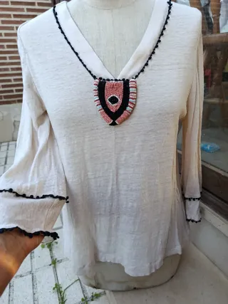 Blusa jersey punto beige con pedrería