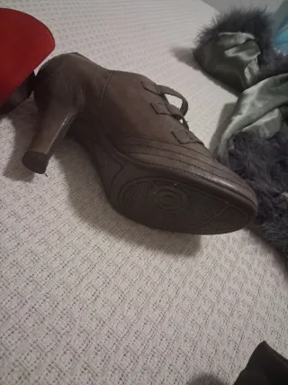 Zapatos de piel beige con tacón