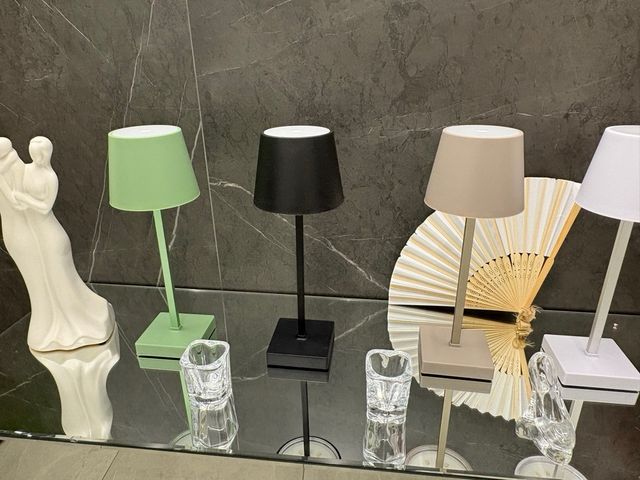 Lampada LED da tavolo batteria