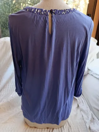 Blusa Cortefiel lunares morado y blanco