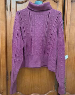 Jersey cuello alto morado