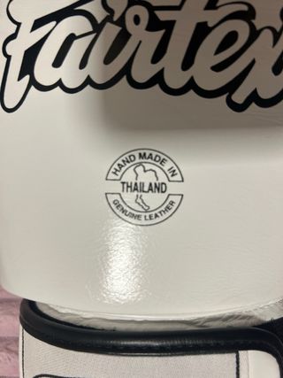 Guantes Fairtex de 16oz blancos a estrenar. 