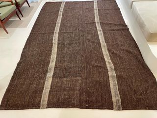 Alfombra kilim de lana turca marrón