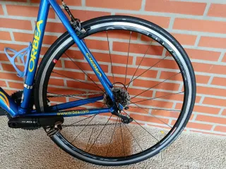 Bicicleta Orbea de carretera azul