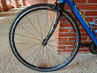 Bicicleta Orbea de carretera azul