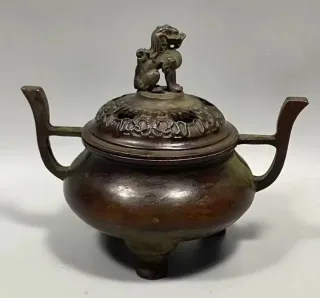 Antiguo Incensario de Bronce león kirin. Sello