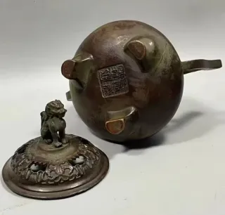Antiguo Incensario de Bronce león kirin. Sello