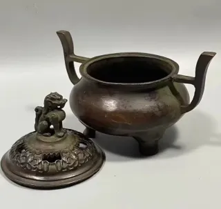 Antiguo Incensario de Bronce león kirin. Sello
