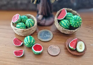 Cestas de sandías de barro