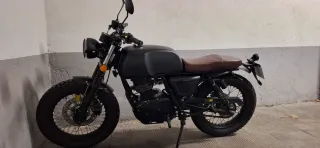 Mutt Akita All Black 125cc Negro mate/piel marrón