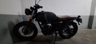 Mutt Akita All Black 125cc Negro mate/piel marrón