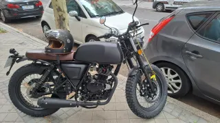Mutt Akita All Black 125cc Negro mate/piel marrón